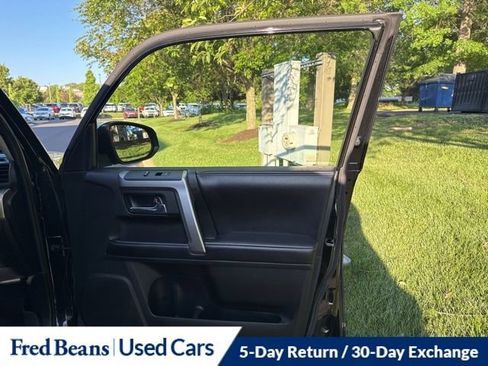 Used 2016 Toyota 4Runner SR5 AWD/4WD image 16