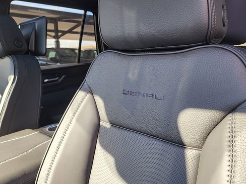 New 2026 GMC Yukon Denali w/ Denali Reserve Package image 17