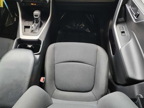 Used 2020 Toyota RAV4 LE image 13