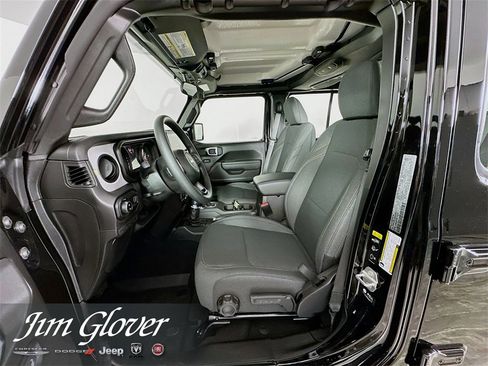 New 2025 Jeep Gladiator Sport image 27