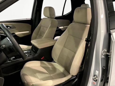 Used 2022 Chevrolet Traverse LS image 22