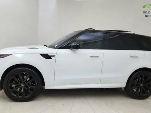 Used 2023 Land Rover Range Rover Sport SE Dynamic image 3