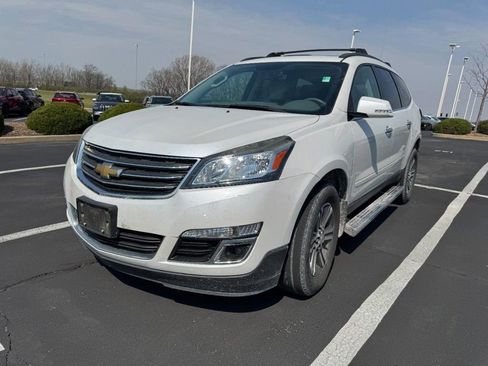 Used 2017 Chevrolet Traverse LT image 4