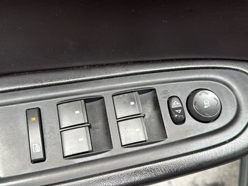 Used 2015 GMC Acadia SLE image 11