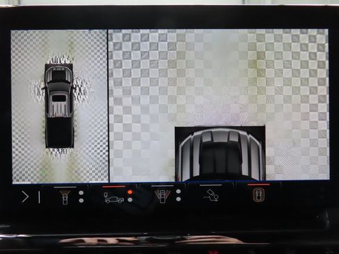 Used 2025 Chevrolet Silverado 1500 ZR2 w/ Technology Package image 17