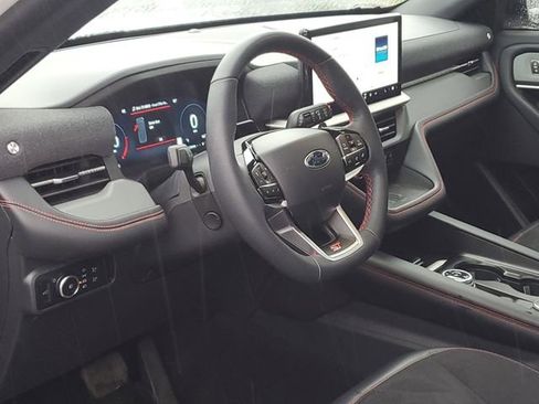 Used 2025 Ford Explorer ST image 8