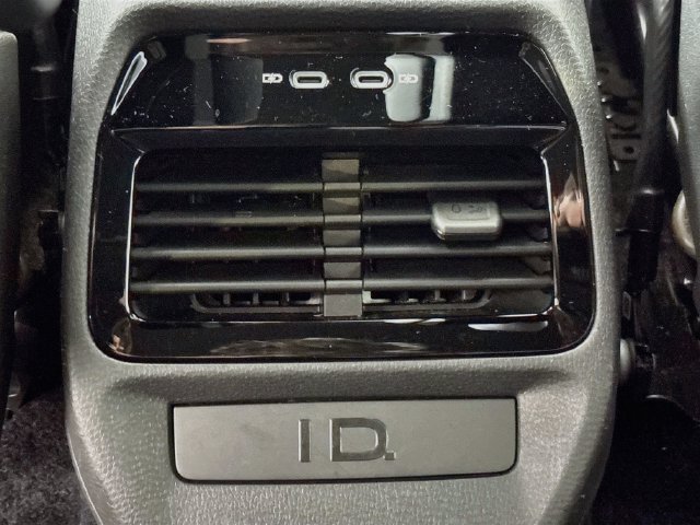 Certified 2022 Volkswagen ID.4 Pro RWD image 28