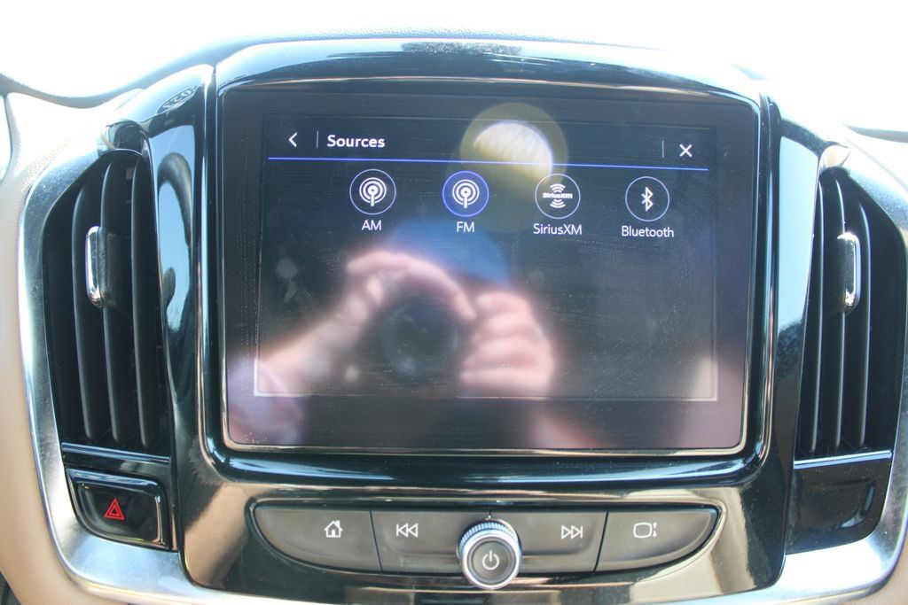 Used 2023 Chevrolet Traverse Premier FWD image 57