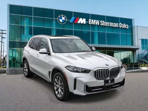 Used 2024 BMW X5 xDrive50e AWD/4WD image 4