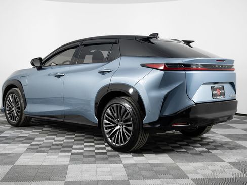 Used 2023 Lexus RZ 450e Premium w/ Accessory Package (2T) image 5