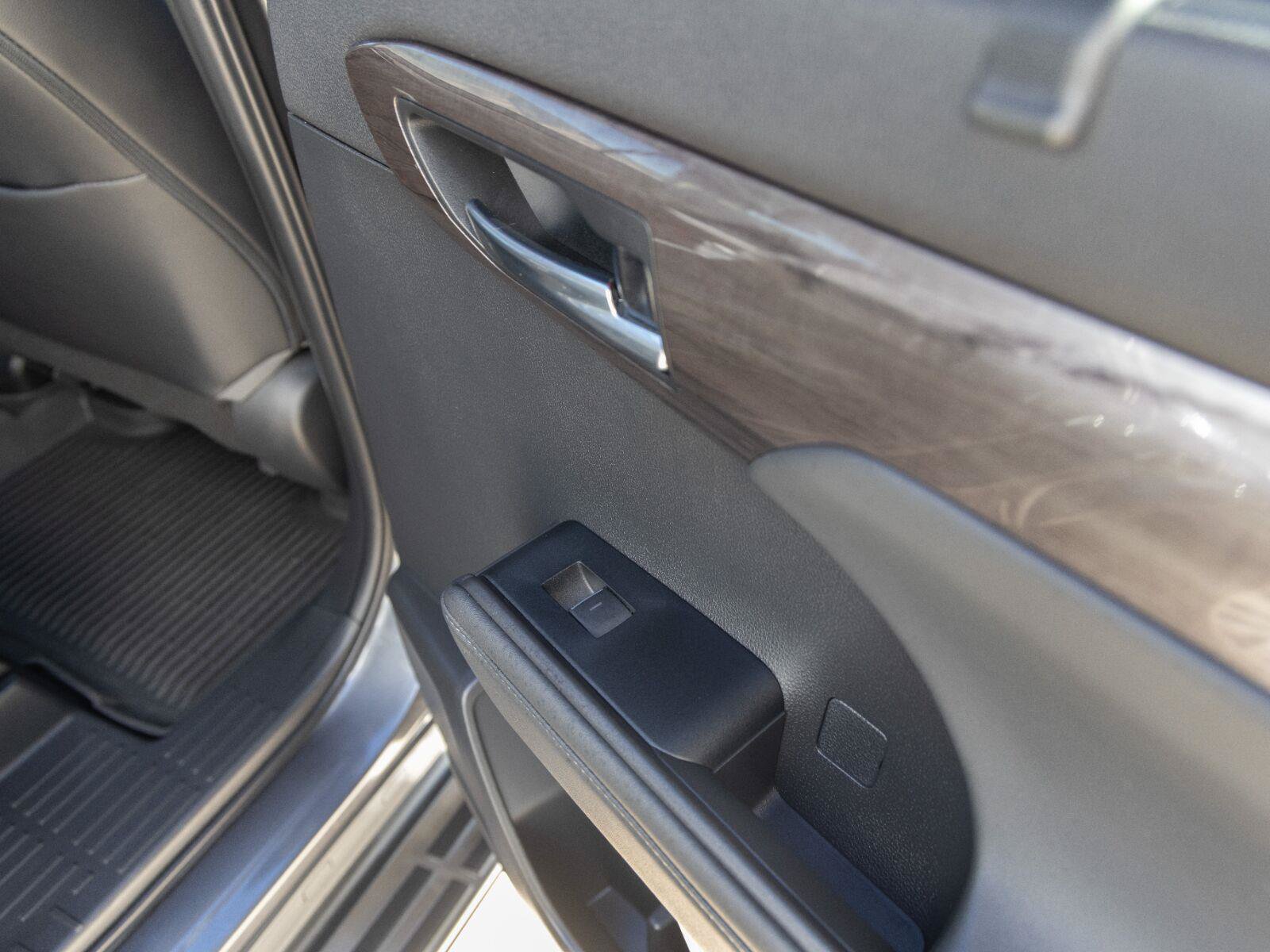 Used 2022 Toyota Highlander Platinum AWD/4WD image 34