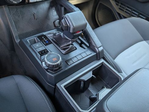 Used 2025 Toyota Tacoma 4x4 Double Cab image 16