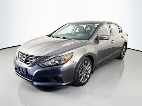 Used 2018 Nissan Altima 2.5 SR w/ SR Special Edition FWD image 4