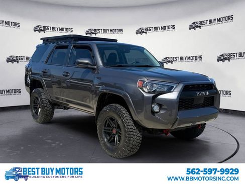 Used 2020 Toyota 4Runner SR5 image 1