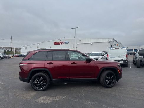 Used 2023 Jeep Grand Cherokee Limited w/ Black Appearance Package image 50