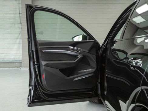 Used 2023 Audi e-tron S Prestige w/ Prestige Package AWD/4WD image 32