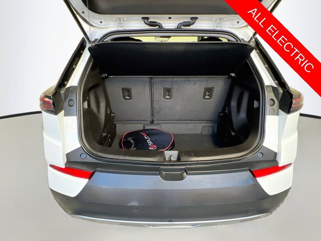 Used 2023 Chevrolet Bolt EUV Premier w/ Sun & Sound Package FWD image 27