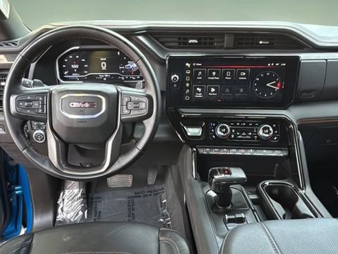 Used 2024 GMC Sierra 1500 AT4 w/ Technology Package AWD/4WD image 10