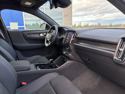 Used 2023 Volvo C40 P8 Recharge Plus w/ Climate Package image 14