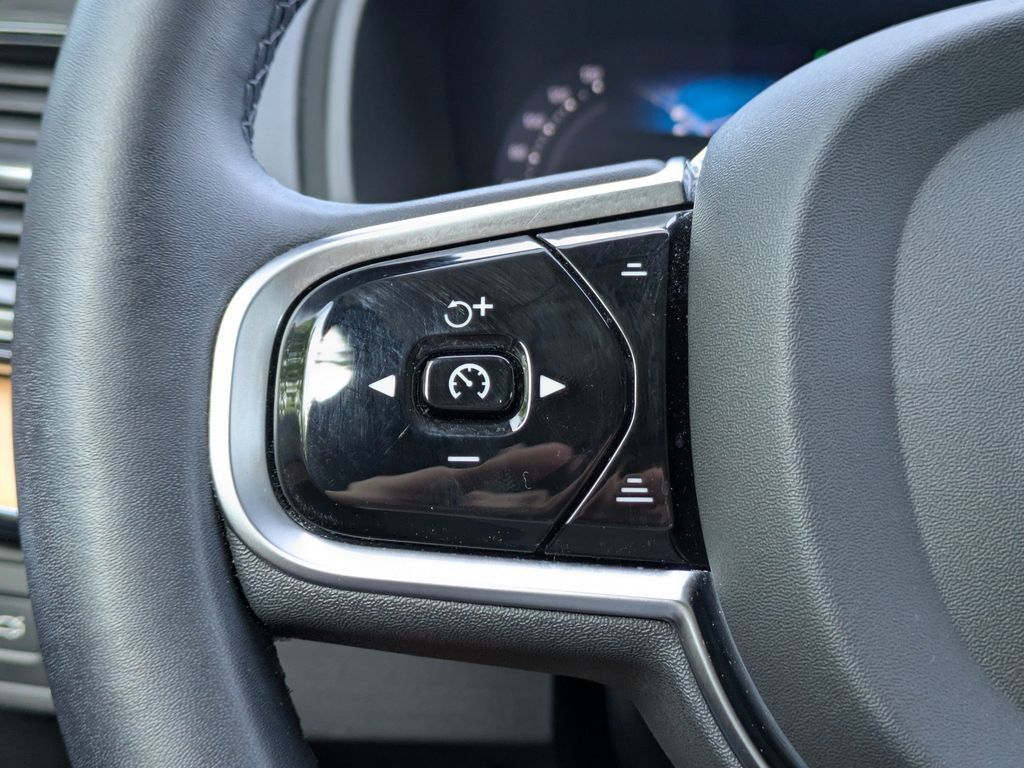 Certified 2023 Volvo XC90 B6 Plus w/ Protection Package AWD/4WD image 27
