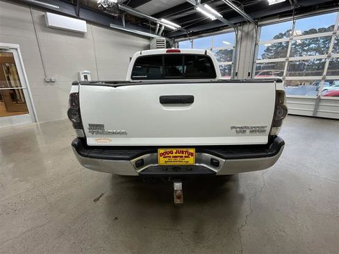 Used 2010 Toyota Tacoma PreRunner image 4