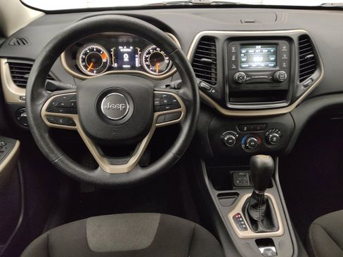 Used 2017 Jeep Cherokee Sport FWD image 22