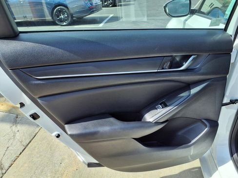 Used 2022 Honda Accord LX image 11