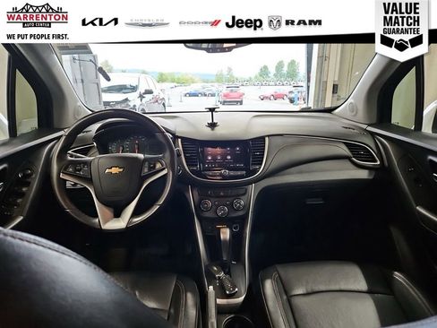 Used 2022 Chevrolet Trax LT w/ Premium Seat Package AWD/4WD image 5