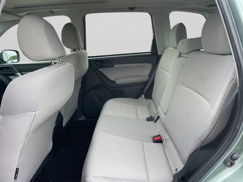 Used 2018 Subaru Forester 2.5i Premium w/ All-Weather Package AWD/4WD image 19