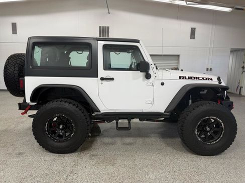 Used 2015 Jeep Wrangler Rubicon AWD/4WD image 5