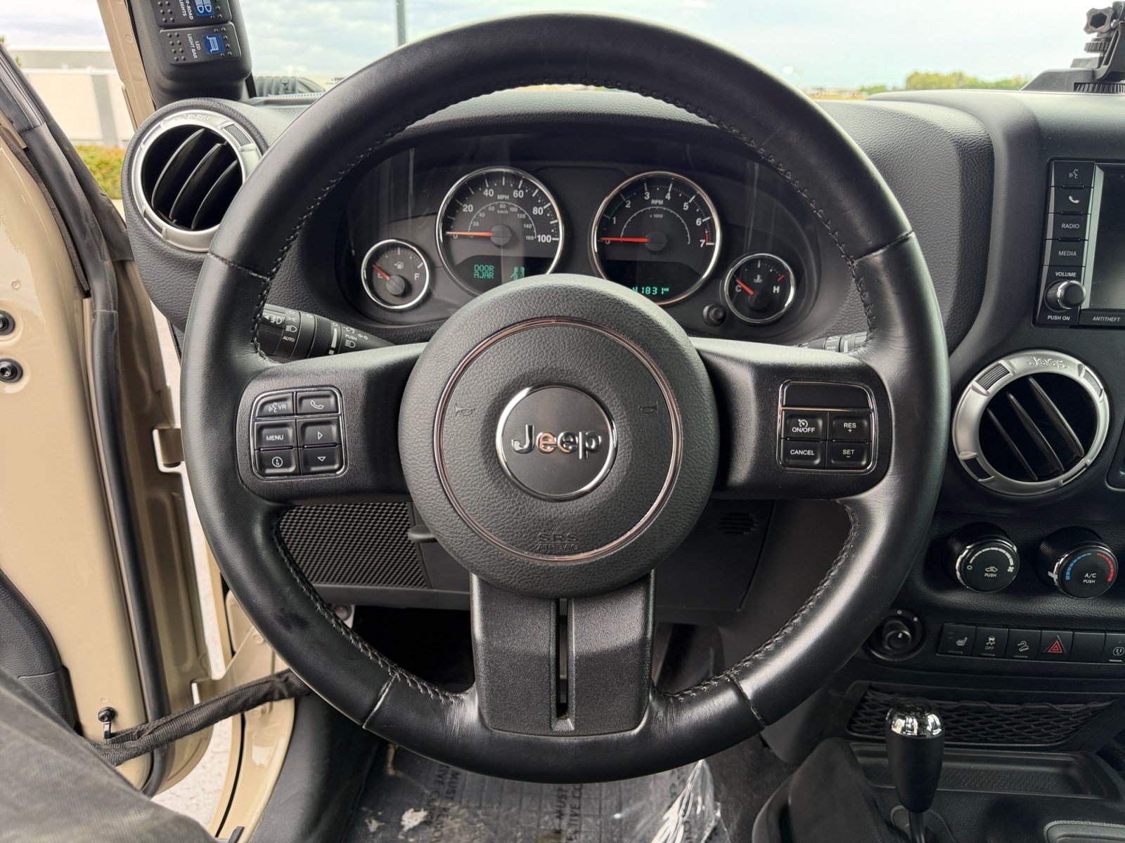Used 2016 Jeep Wrangler Unlimited Rubicon w/ Connectivity Group AWD/4WD image 9