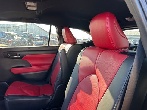 Used 2021 Toyota Highlander XSE image 23