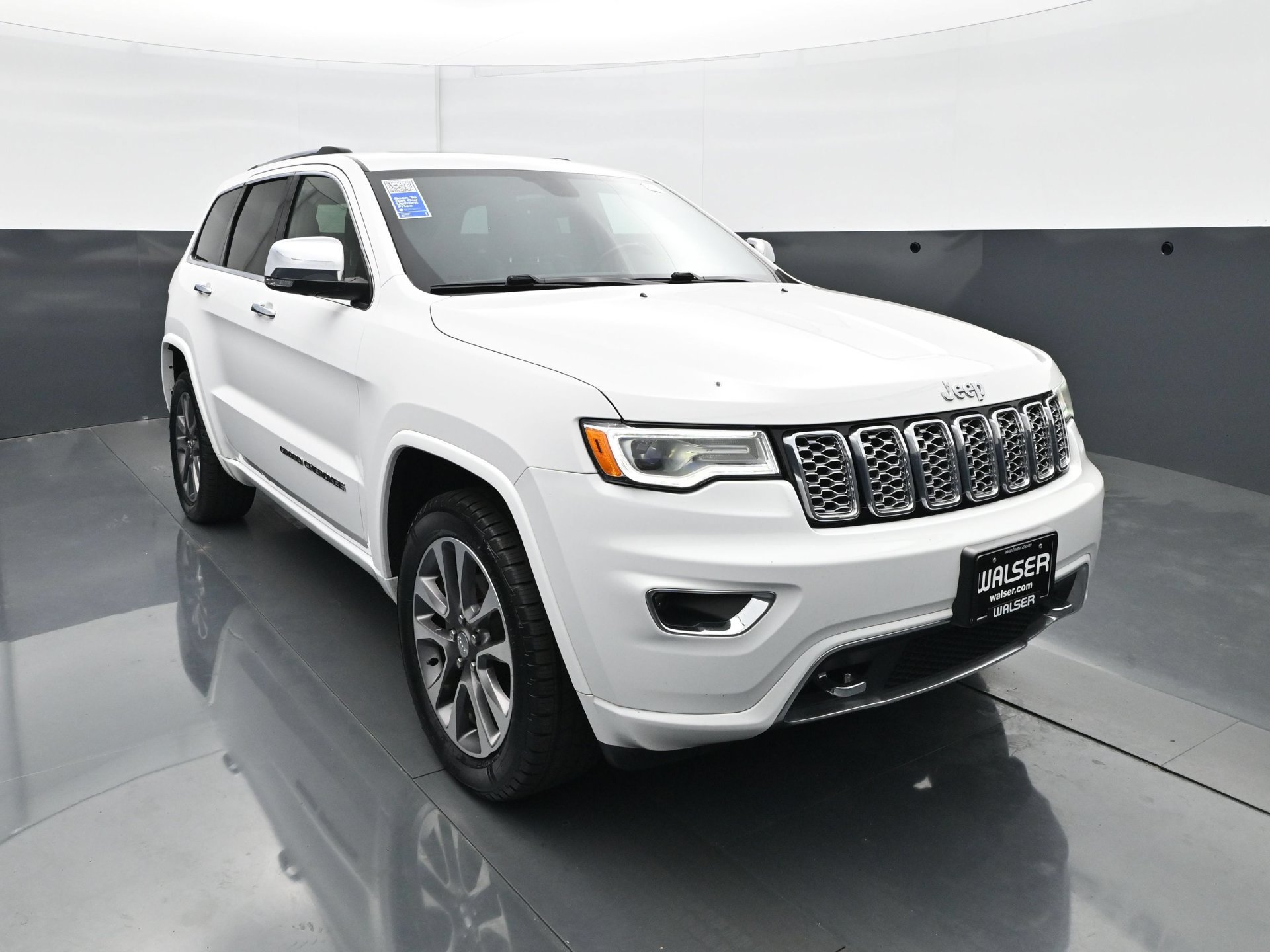 Used 2017 Jeep Grand Cherokee Overland AWD/4WD image 11