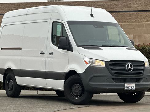 Used 2024 Mercedes-Benz Sprinter 2500 image 2