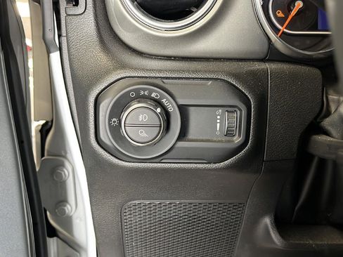 Used 2023 Jeep Gladiator Overland image 16