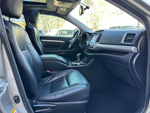 Used 2015 Toyota Highlander XLE image 23