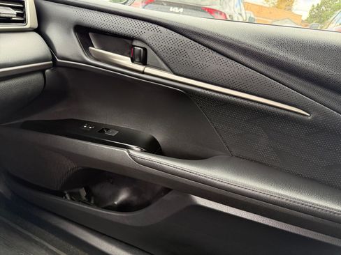 Used 2025 Toyota Camry XSE FWD image 16