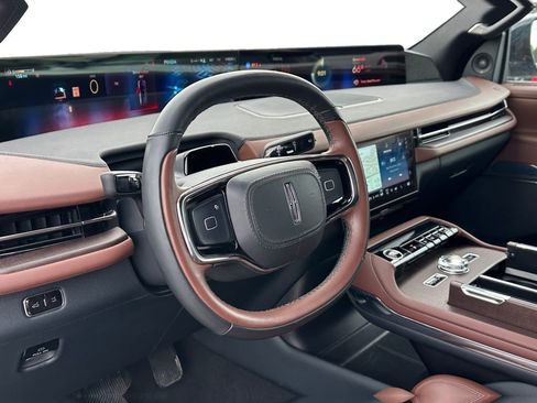 Used 2025 Lincoln Navigator Reserve AWD/4WD image 15