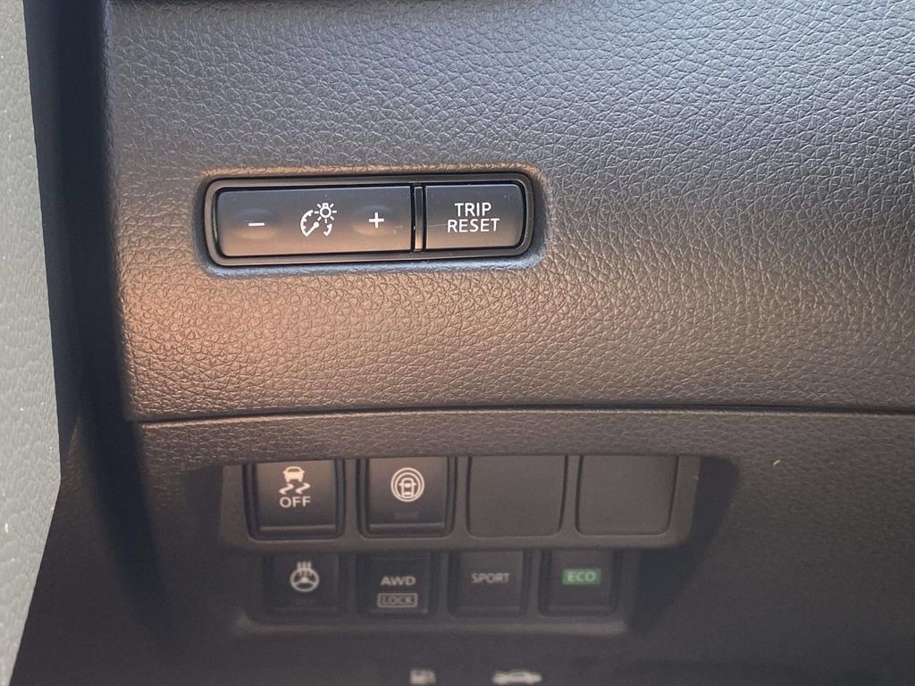 Used 2022 Nissan Rogue Sport SV AWD/4WD image 34