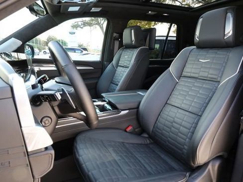 Certified 2025 Cadillac Escalade V w/ LPO, ONYX Package image 30