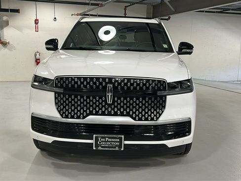 Used 2026 Lincoln Navigator L Reserve AWD/4WD image 2