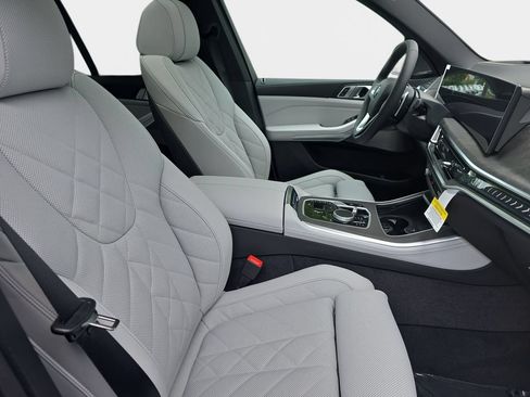 New 2026 BMW X5 xDrive40i w/ Premium Package AWD/4WD image 9