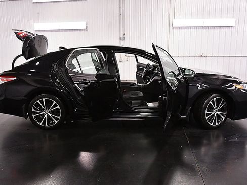 Used 2020 Toyota Camry SE image 27