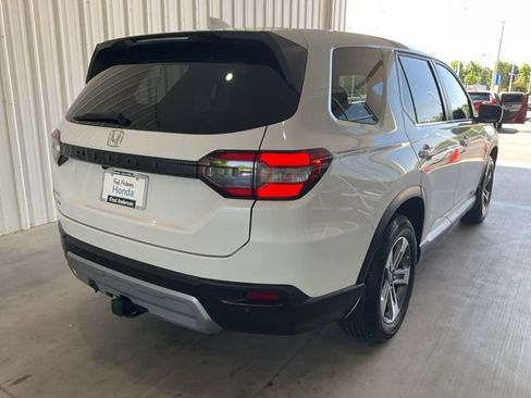 Certified 2025 Honda Pilot EX-L image 24