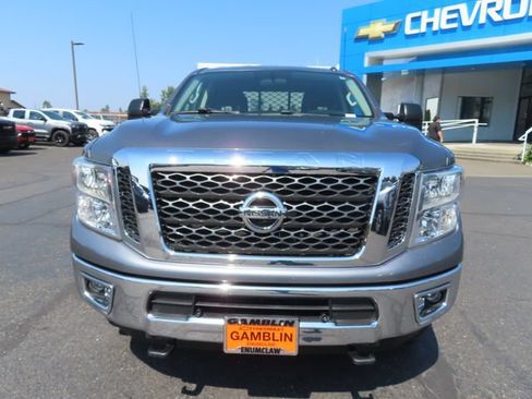 Used 2018 Nissan Titan SV AWD/4WD image 2