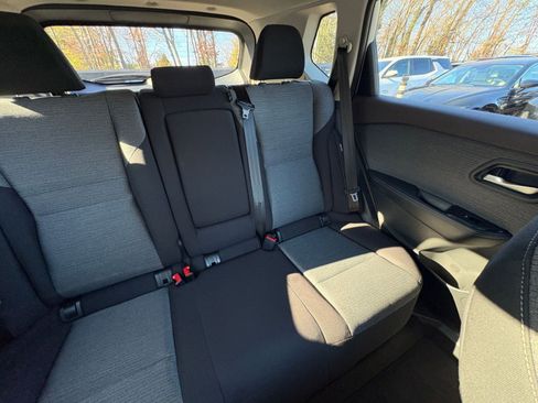 Used 2023 Nissan Rogue SV image 33