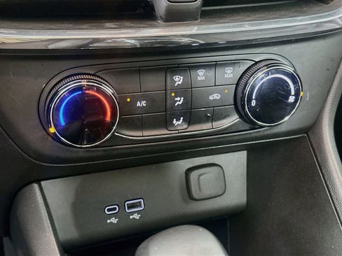 Used 2025 Buick Encore GX Preferred FWD image 23