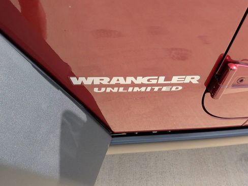 Used 2010 Jeep Wrangler Unlimited Rubicon w/ Dual Top Group image 33