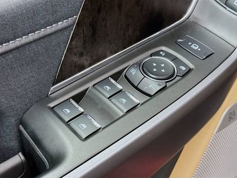 Used 2025 Ford F250 Lariat image 18