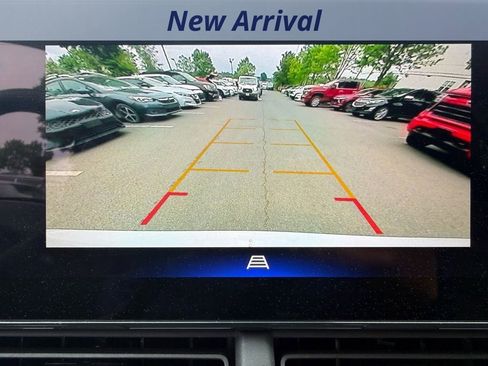 Used 2025 Chevrolet Trax LT w/ LT Convenience Package FWD image 11